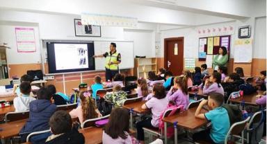 Jandarma ekipleri öğrencileri bilgilendirdi..