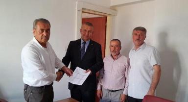 Pazarcık MHP İlçe Başkanı Mustafa Tepedibi Mazbatasını aldı..
