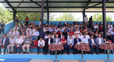 Pehlivanlar, Dereköy'de şehitler için kol bağladı..