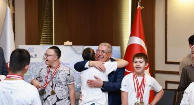 Başkan Mahçiçek'in misaifleri Özel İhtiyaç Sahibi Şampiyon Sporcular oldu..
