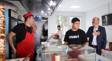 Başkan Okay, konteyner çarşı esnafını ziyaret etti..