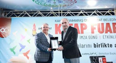 Şair ve yazar Nurullah Genç, EXPO 2023 Kitap Fuarı’nda okurlarıyla buluştu..