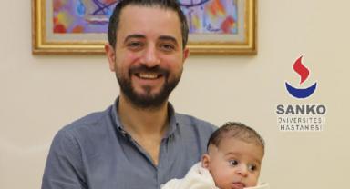 Bebeğe ameliyatsız kulak şekillendirme tedavisi..