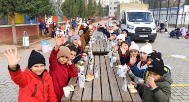 Dulkadiroğlu Belediyesi çocukların içini ısıttı..