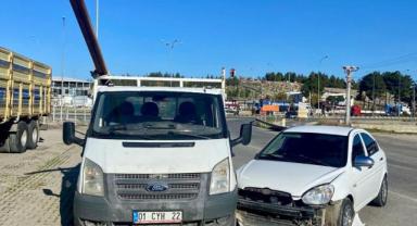 Pazarcık’ta otomobil park halindeki kamyona çarptı: 3 yaralı..