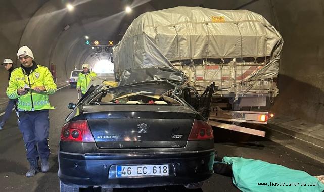 Otomobil tıra arkadan çarptı: 1 ölü 1 ağır yaralı..