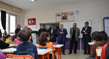 Başkan Mahçiçek, öğrencilerin sınav heyecanına ortak oldu..