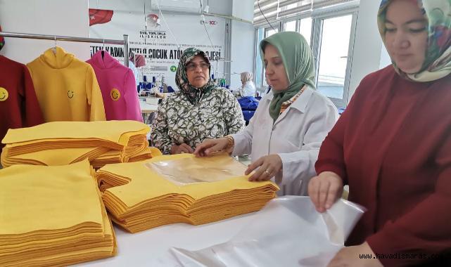 Depremzede Kadınlar 3 Bin Çocuğu Giydirdi..