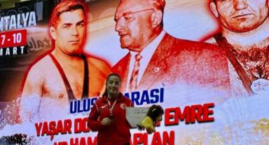 Esra Pul, Uluslararası Yaşar Doğu Turnuvasında Bronz Madalya Kazandı..