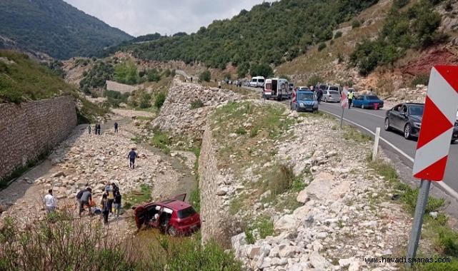 Andırın’da otomobil menfeze uçtu: 2 yaralı