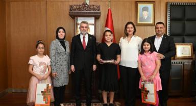 Başkan Görgel, Koltuğu Minik Başkan Tuğsem’e Devretti..