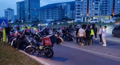 Motosiklet ile Otomobil Çarpıştı: Motosiklet Sürücüsü Hayatını Kaybetti..