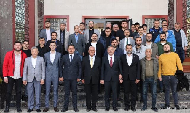 Selim Cüce Bayrağı teslim aldı..