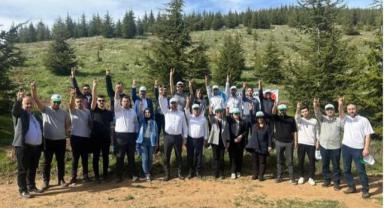 Ülkü Ocakları Türkeş'i unutmadı..
