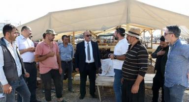 Başkan Akpınar, kurban satış yerini ziyaret etti..