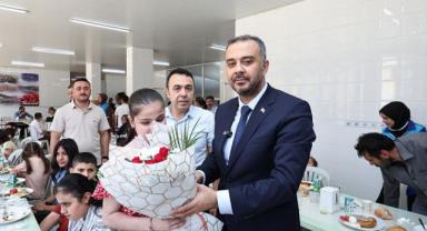 Başkan Toptaş, özel çocukların karne heyecanına ortak oldu..