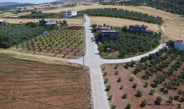Onikişubat Belediyesi’nin kırsaldaki kilit parke çalışmalarıyla yol standardı yükseliyor..
