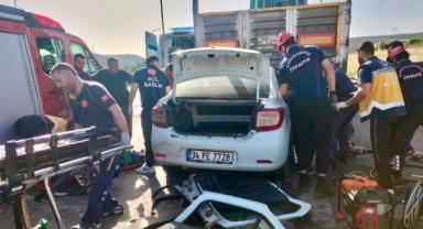 Otomobil tıra arkadan çarptı: 2 yaralı
