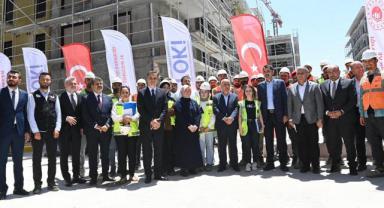 Bakan Kurum: “Hemşehrilerimizi Yeni Yuvalarına Kavuşturacağız”..