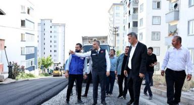 Başkan Toptaş, asfalt çalışmalarını inceleyip vatandaşla sohbet etti..
