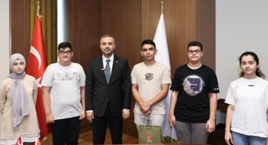 Başkan Toptaş, LGS’de Türkiye birincisi olan 5 öğrenciyi ödüllendirdi..