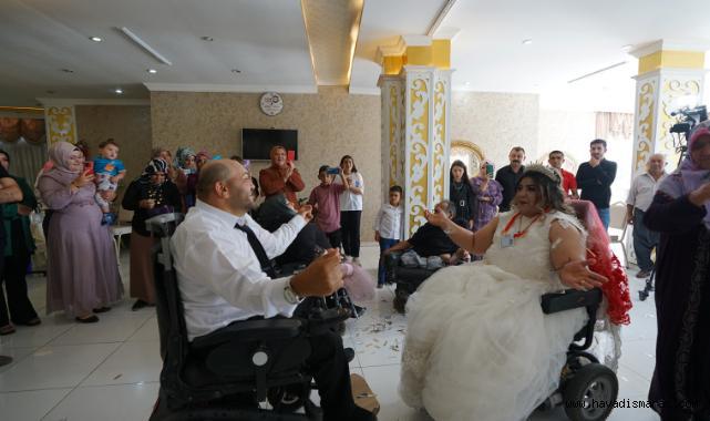 Büyükşehir, Özel Çiftin Özel Gününde Yanında Oldu..