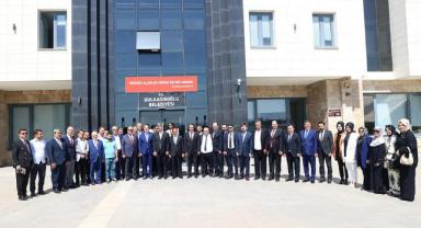 Dr. Fatih Erbakan Dulkadiroğlu Belediyesini ziyaret etti..