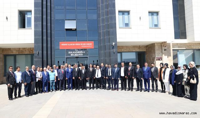Dr. Fatih Erbakan Dulkadiroğlu Belediyesini ziyaret etti..
