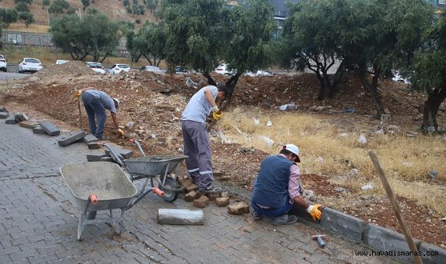 DULKADİROĞLU’NDAN BALLICA’DA KİLİT PARKE ÇALIŞMASI..