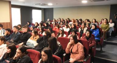 Onikişubat Belediyesi, öğrencileri Türkiye dereceleri ile bilinen Zekeriya Abanoz’la buluşturdu..