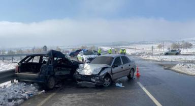 Afşin’de iki otomobil çarpıştı: 1 ölü 3 yaralı..