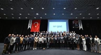 İş Dünyasında Başarının Temel Unsurları Dürüstlük, Çalışkanlık ve İnsana yatırımdır..