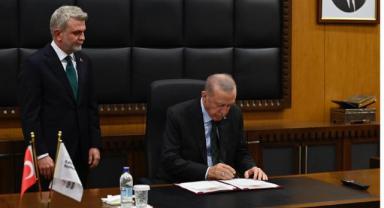 Cumhurbaşkanı Erdoğan, Büyükşehir Belediyesini Ziyaret Etti..