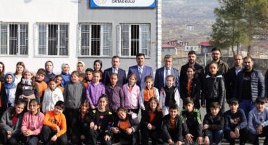 İlçe Milli Eğitim Müdüründen Okul Müdürüne Plaket
