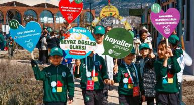 Hayat Yeniden Vakfı, Depremin Yıldönümünde Anlamlı Bir Projeyle Anma Etkinliği Düzenledi..