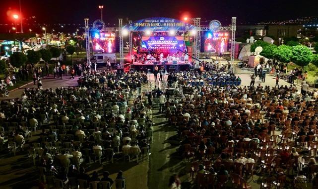 Onikişubat Gençlik Festivali'nde Yücel Arzen ve genç yeteneklerden unutulmaz performans..