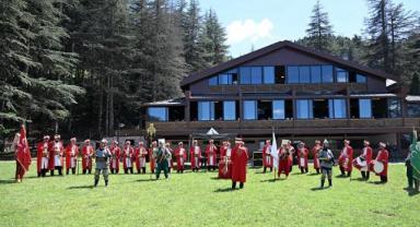 Başkonuş Yaylası'nda Geleneksel Yarışmalarla Dolu Şenlik Coşkusu..