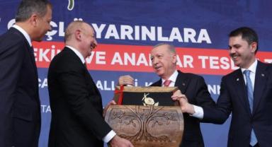 Cumhurbaşkanı Erdoğan ve Aliyev’e Kahramanmaraş’ın Tescilli El Sanatları Hediyesi..