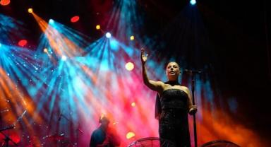 Fuarın Zirve Gecesinde, Merve Özbey ortalığı 