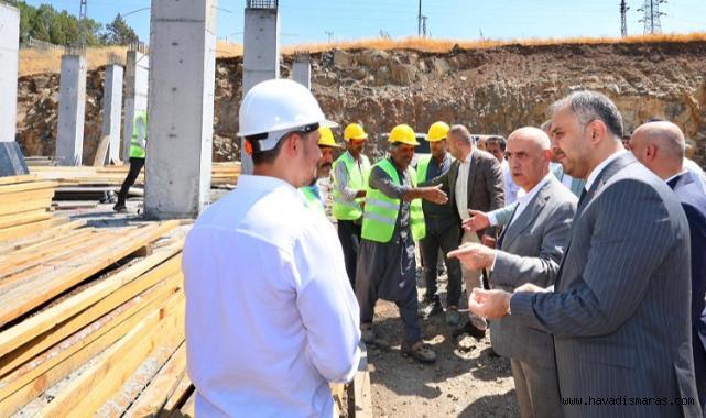 Kirişci ve Toptaş, Kale Gençlik Merkezi inşaatında incelemelerde bulundu..