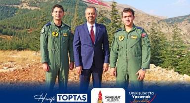 Onikişubat Belediyesi’nden 30 Ağustos’a özel dev bayrak ve gösteri uçuşu.