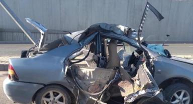 Otomobil Aydınlatma Direğine Çarptı: 3 Yaralı ..