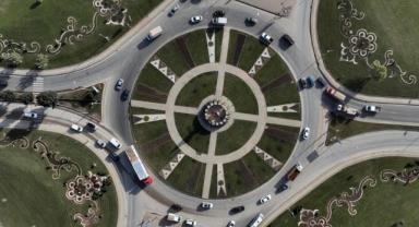 Büyükşehir Kavşakları 500 Bin Çiçekle Renklendiriyor..