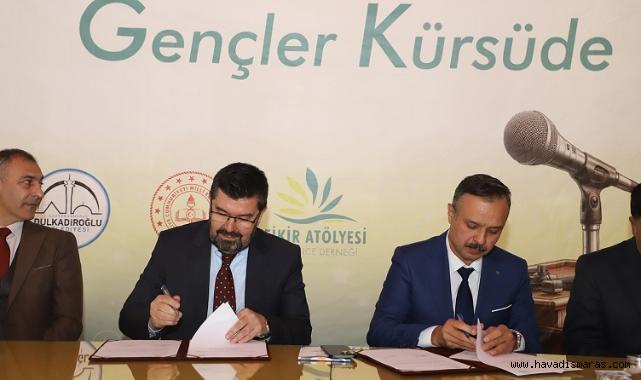 Dulkadiroğlu Belediyesi Gençleri Kürsüye Çıkarıyor..