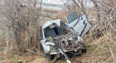 Otomobil Köprüden Düştü: Anne ve Oğlu Yaralandı..