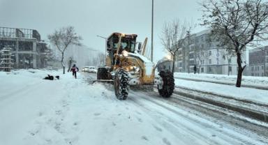 Arterleri Ulaşıma Açık Tutmak İçin Büyükşehir’den Yoğun Mesai..