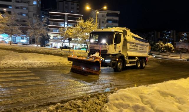 Büyükşehir, Karla Mücadelede Mesai Mefhumu Gözetmeksizin Sahada..