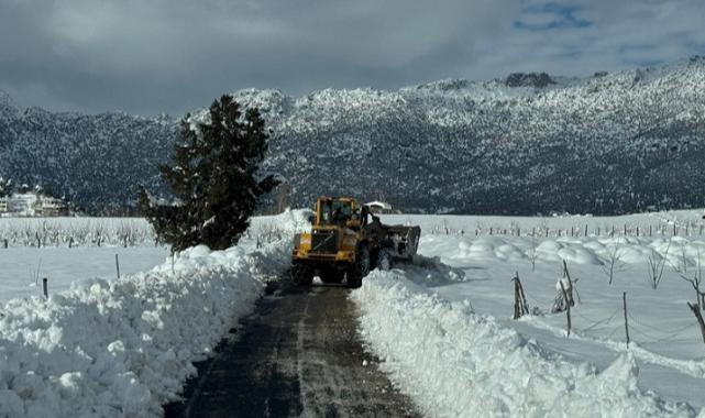 Büyükşehir, Kırsalda Karla Mücadelesini Kesintisiz Sürdürüyor..