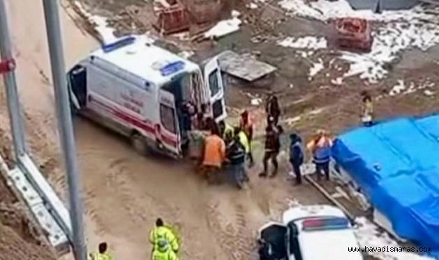  İkinci kattan düşen işçi yaralandı..