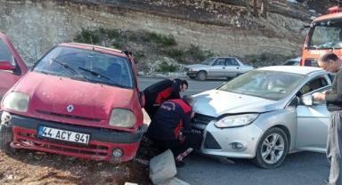 Kahramanmaraş’ta iki otomobil çarpıştı: 2 yaralı ..